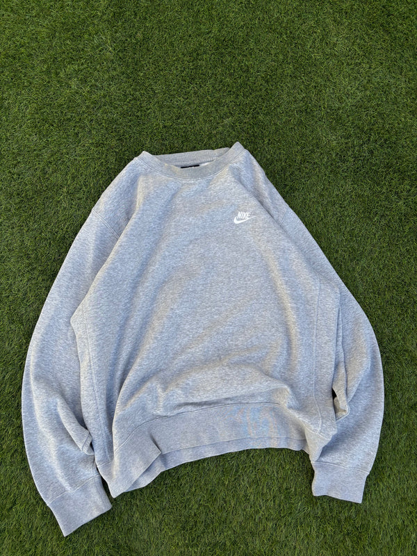 Gray Nike crewneck
Size:large