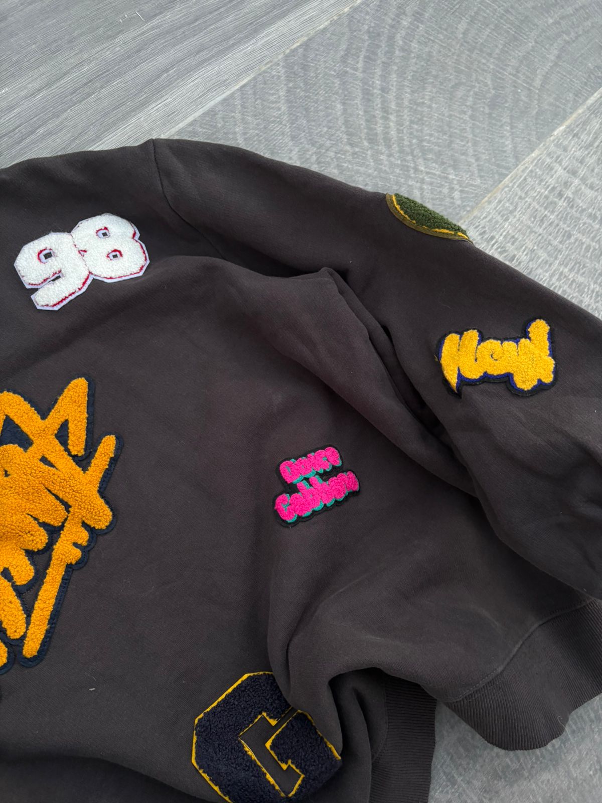 Dark gray Stüssy patch logo crewneck