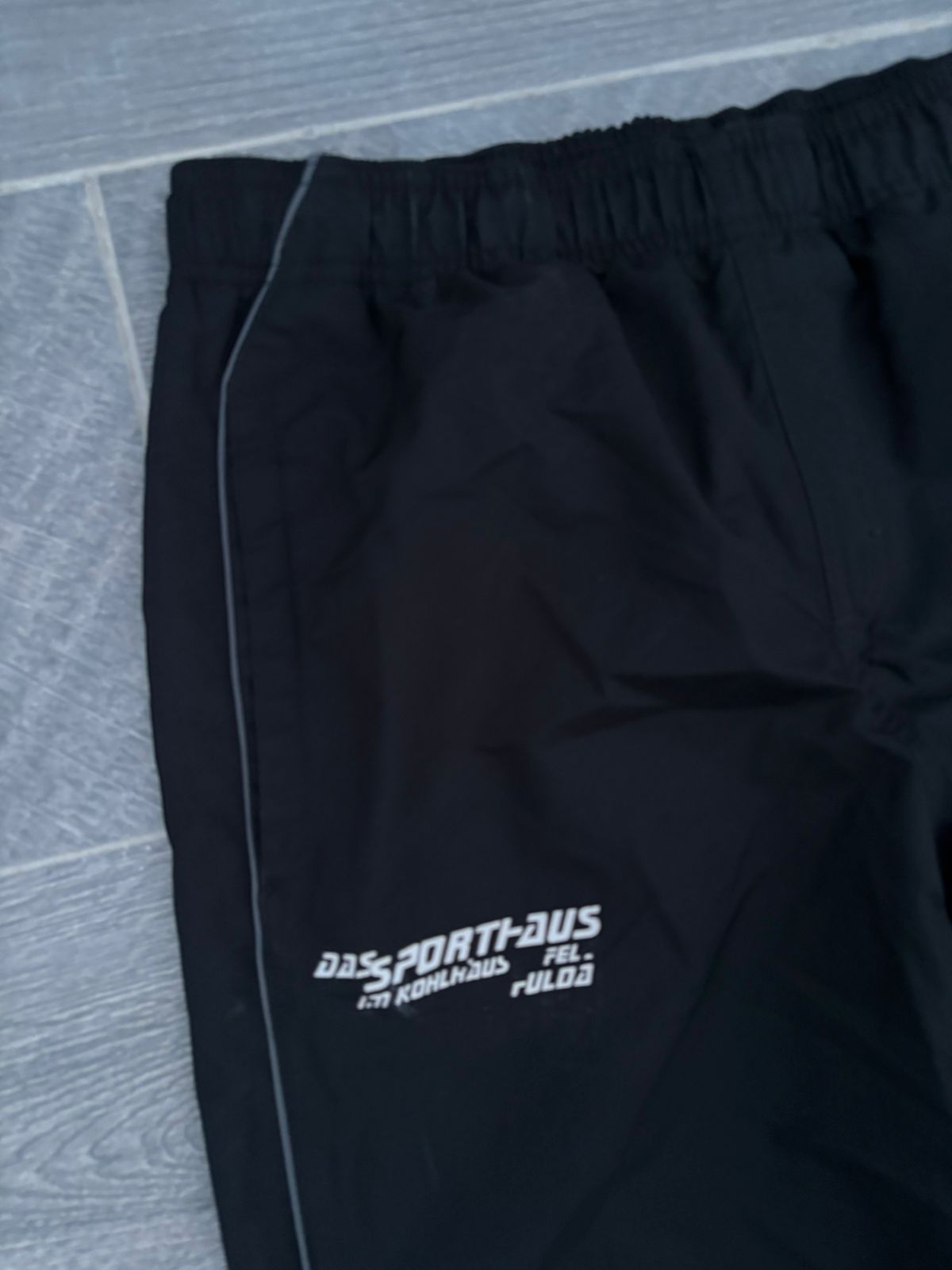Black Nike trackpants