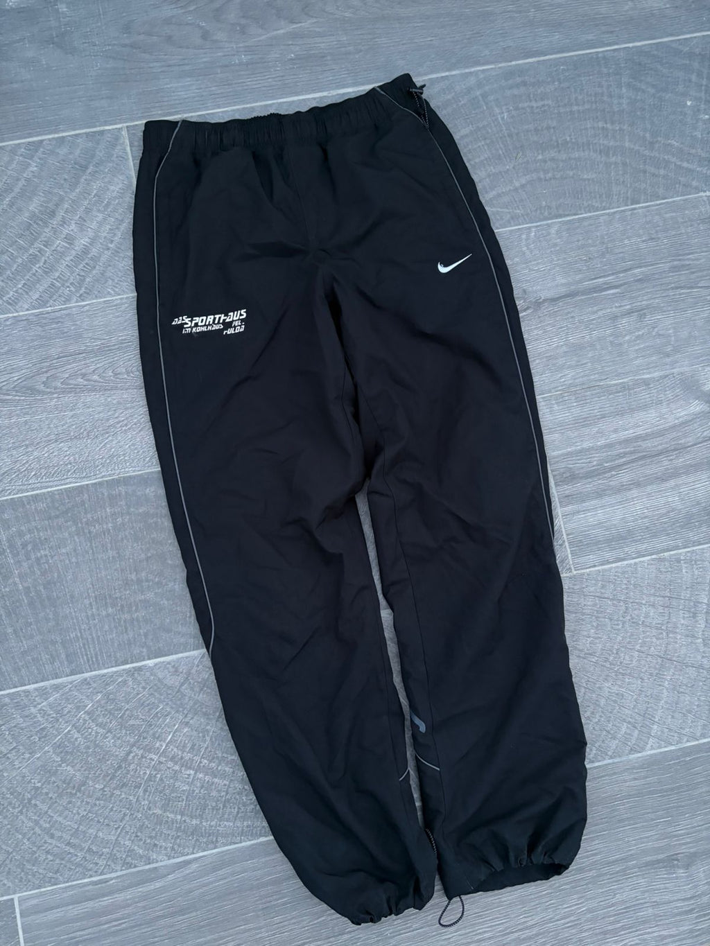 Black Nike trackpants