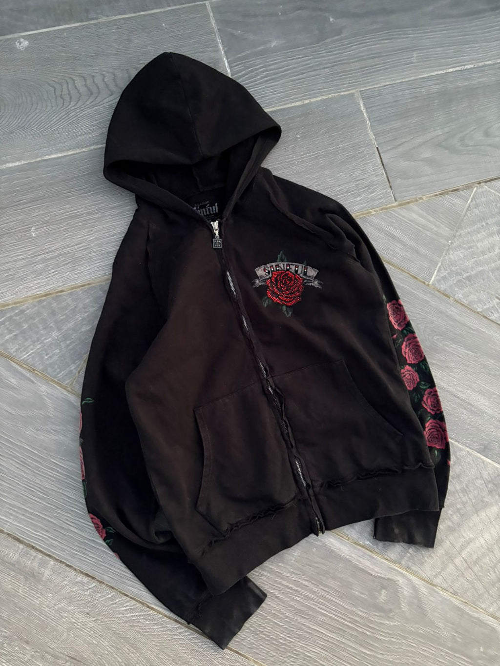 Black skull and roses zip up