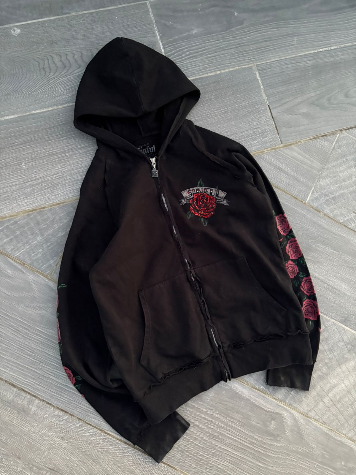 Black skull and roses zip up