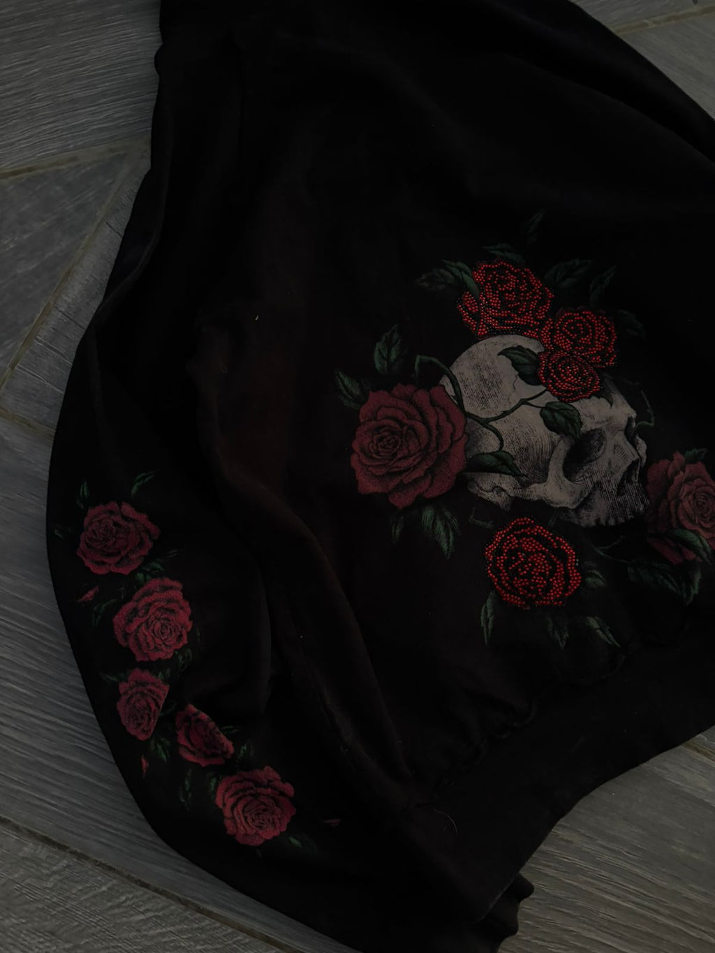 Black skull and roses zip up