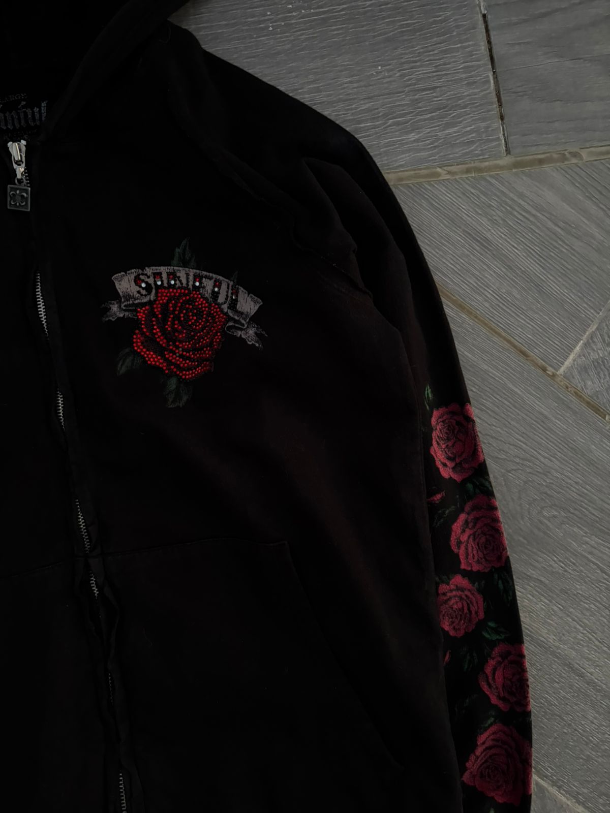 Black skull and roses zip up