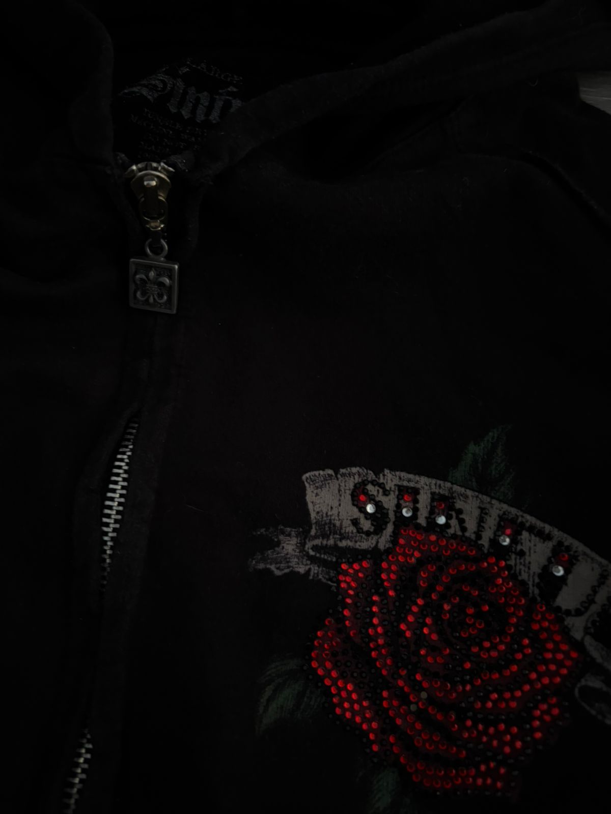 Black skull and roses zip up